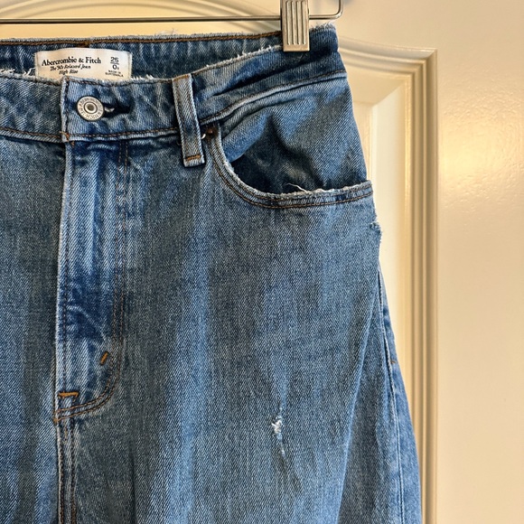 Abercrombie & Fitch Curve Love High Rise 90s Relaxed Jean - Picture 6 of 9